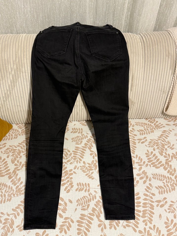 Siyah Kemerli Dar Kesim Kadın Jean - Görsel 3