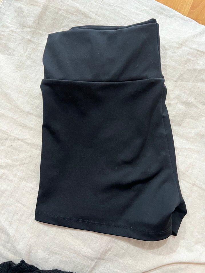 Siyah Düz Mini Şort Denizde günlük veya spor için uygun - Görsel 2