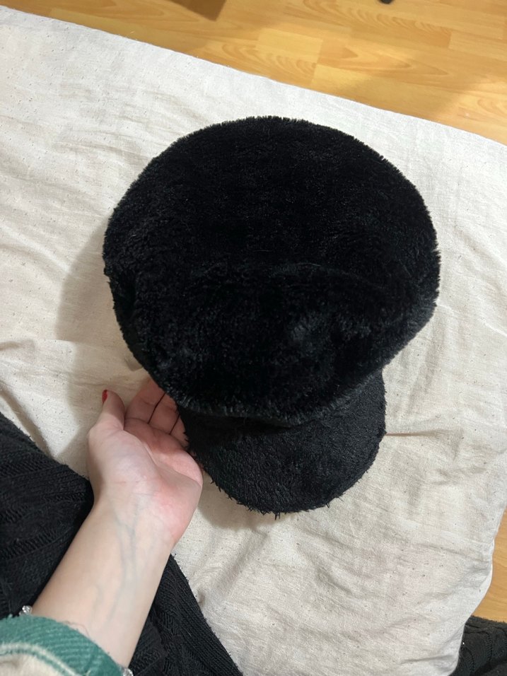 Siyah Peluş Kürklü Kadın LC Waikiki Şapka - Görsel 2