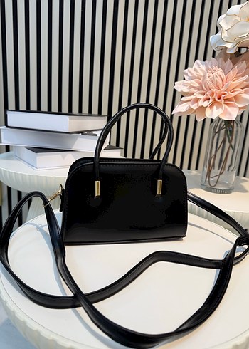 Klasik Siyah Deri Tokalı Kadın Çanta - Görsel 3