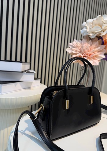 Klasik Siyah Deri Tokalı Kadın Çanta - Görsel 2