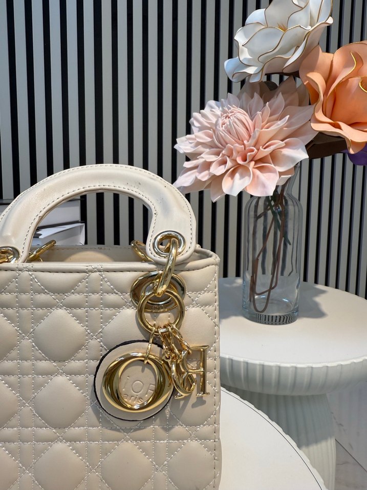 Zincir Detaylı Beyaz Deri Kadın Çanta - Görsel 2