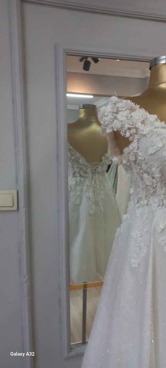 V Yaka A Kesim Beyaz Gelinlik - Görsel 2