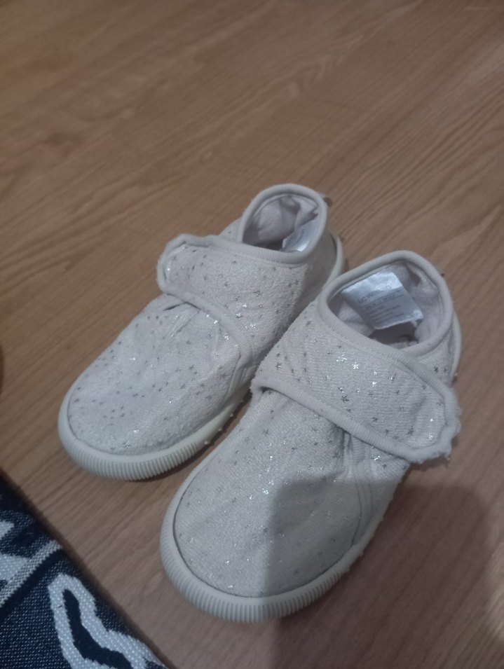 Beyaz Kız çocuk 28 numara panduf çok rahat yumuşak tabanlıdır - Görsel 3