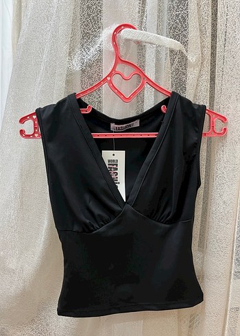 V Yaka Siyah Mini Goth Atlet - Görsel 2