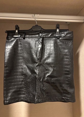 Düğmeli Siyah Deri Midi Şort - Görsel 2