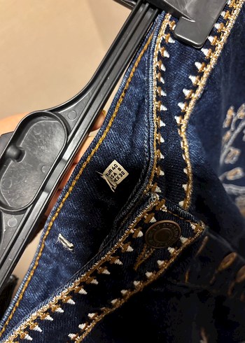 Düğmeli Nakışlı Koyu Mavi Mini Kot Etek - Görsel 3