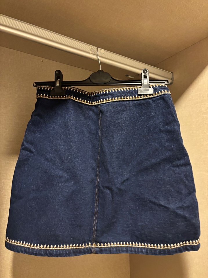 Düğmeli Nakışlı Koyu Mavi Mini Kot Etek - Görsel 2