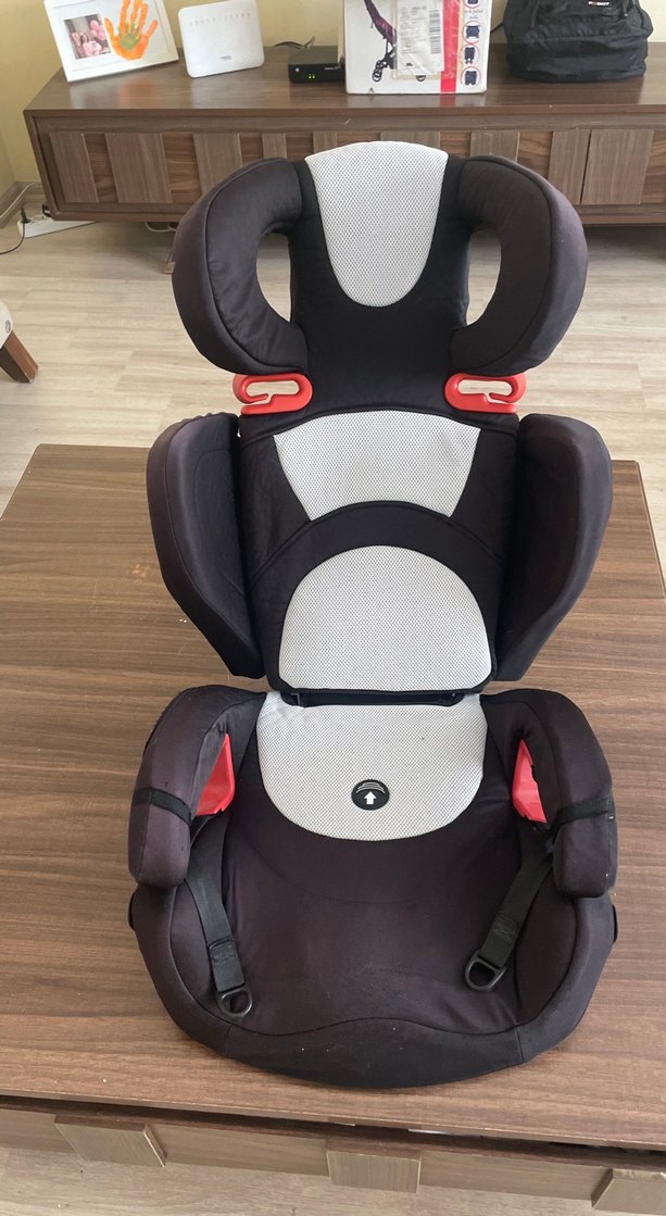 Gri-siyah çocuk araba koltuğu Chicco - Görsel 5