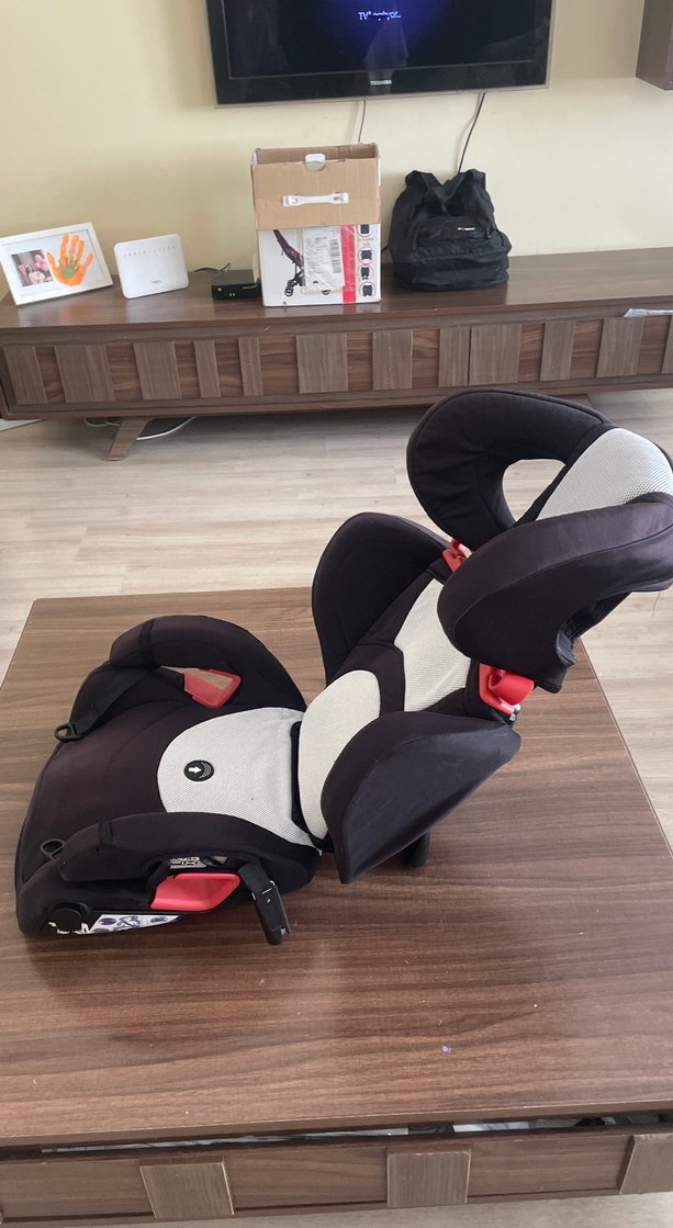 Gri-siyah çocuk araba koltuğu Chicco - Görsel 4