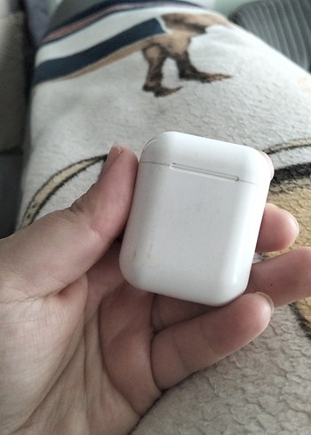 Beyaz Kablosuz Kulaklık ve Şarj Kutusu - Görsel 4