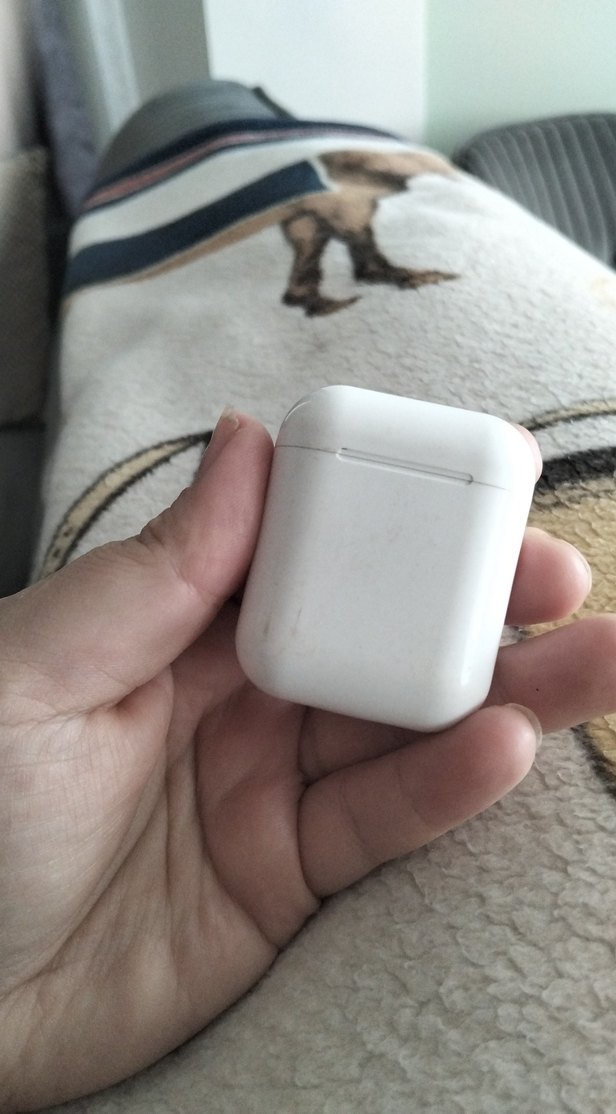 Beyaz Kablosuz Kulaklık ve Şarj Kutusu - Görsel 4