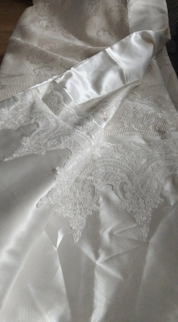 Nakışlı Beyaz yatak örtüsü - Görsel 4