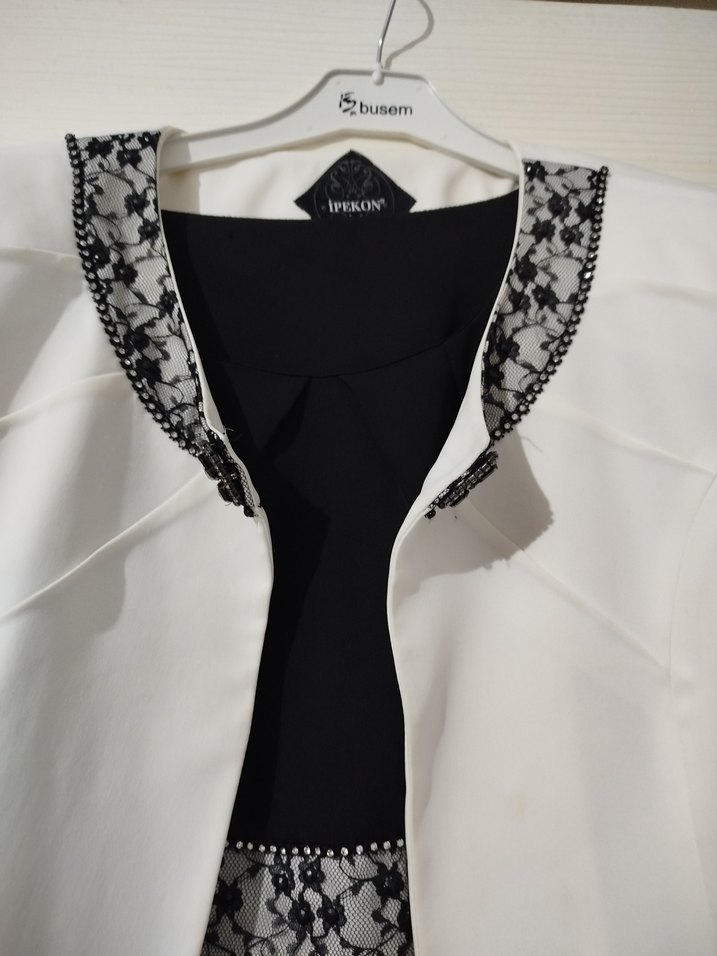 Klasik Nakışlı Beyaz Siyah Uzun Elbise - Görsel 2