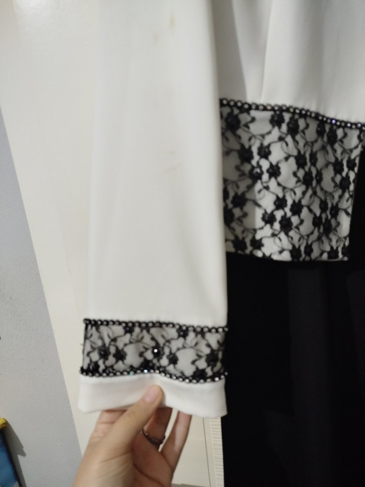 Klasik Nakışlı Beyaz Siyah Uzun Elbise - Görsel 3