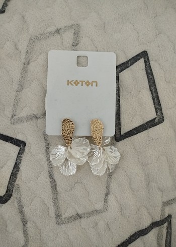 Beyaz Püsküllü Midi Küpe - Görsel 3