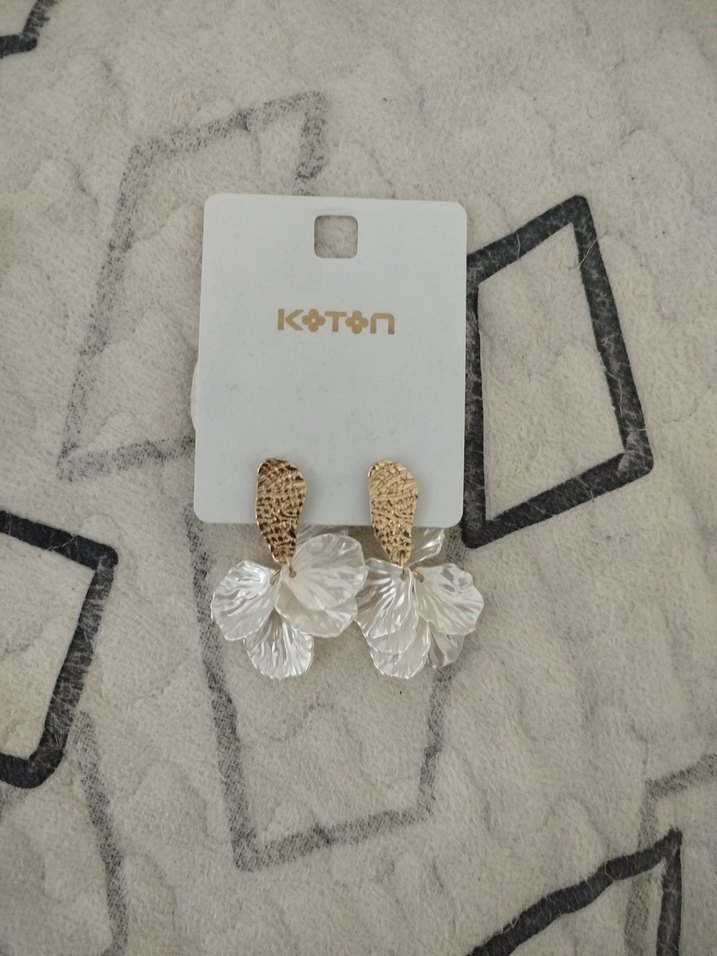 Beyaz Püsküllü Midi Küpe - Görsel 3