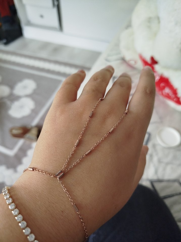 Zincir Detaylı Minimalist Kadın El Zinciri - Görsel 2