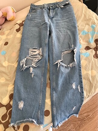 Yırtık kot jean