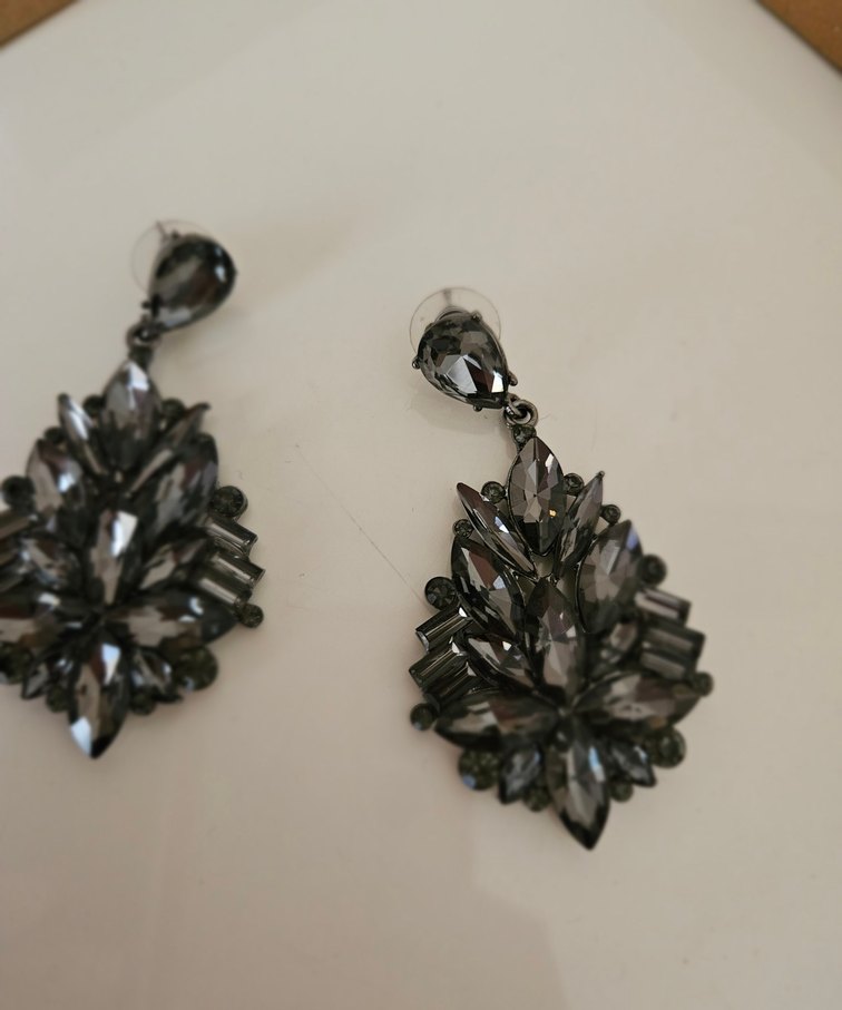 Gri Taş Detaylı  Küpe - Görsel 4