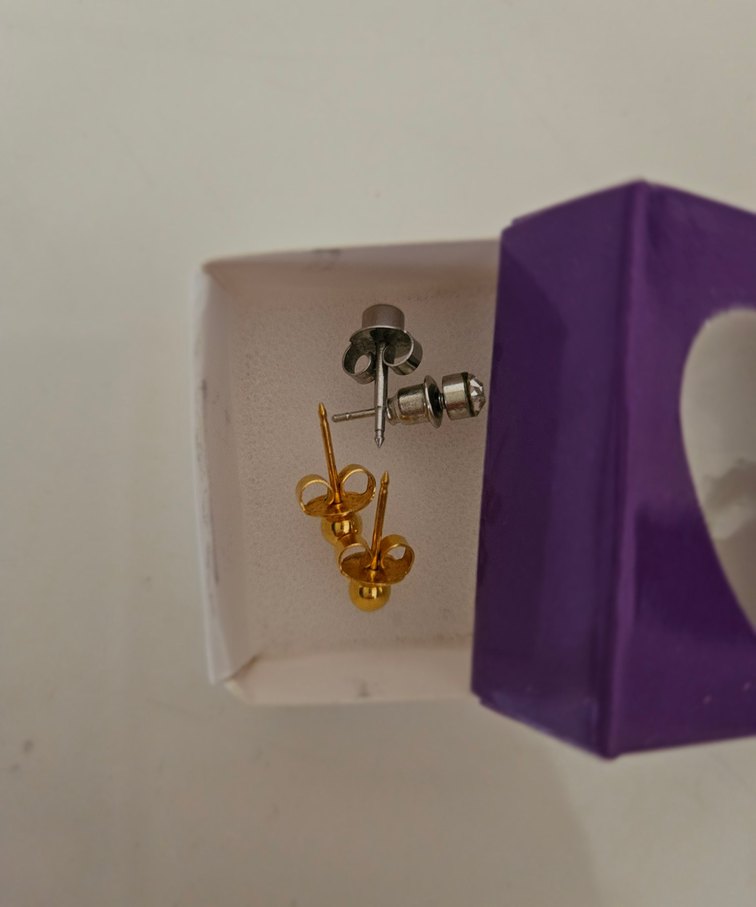 Altın ve Gümüş Renkli Mini Top Küpeler - Görsel 3