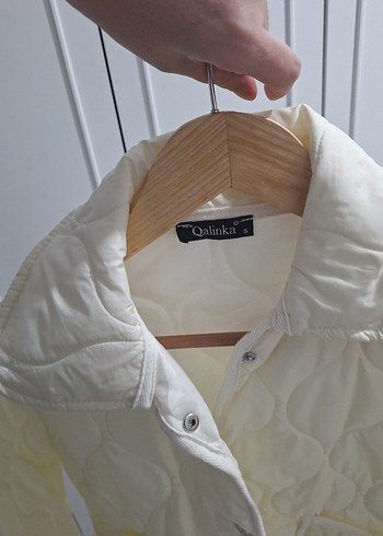 Düğmeli Beyaz Kısa Kadın Ceket - Görsel 2