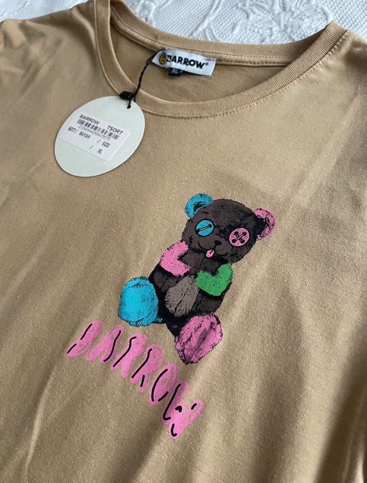 Düğmeli, baskılı kısa kollu kahverengi tişört - Görsel 2