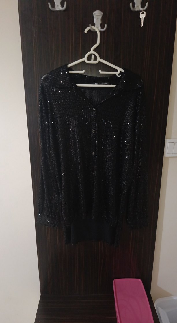 Parlak Düğmeli V Yaka Siyah Kadın Bluz - Görsel 2