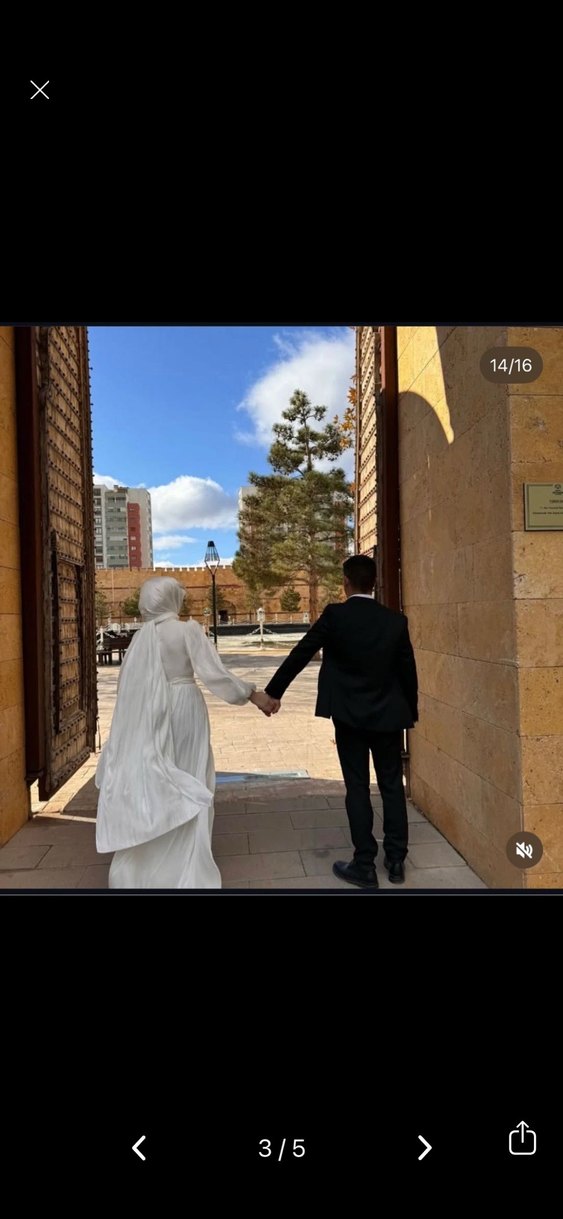 Beyaz Uzun Kollu Nişan Elbisesi - Görsel 3