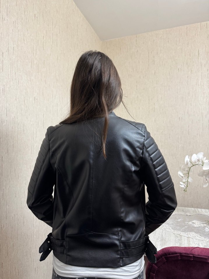 Siyah Deri Ceket, Yüksek Yaka, Fermuarlı - Görsel 2