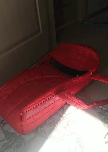 Kırmızı Parlak anne kucağı - Görsel 2