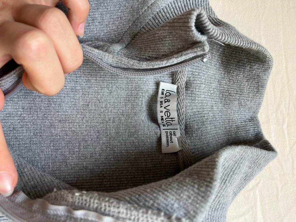 Gri V Yaka Uzun Kollu Kadın Bluz - Görsel 5