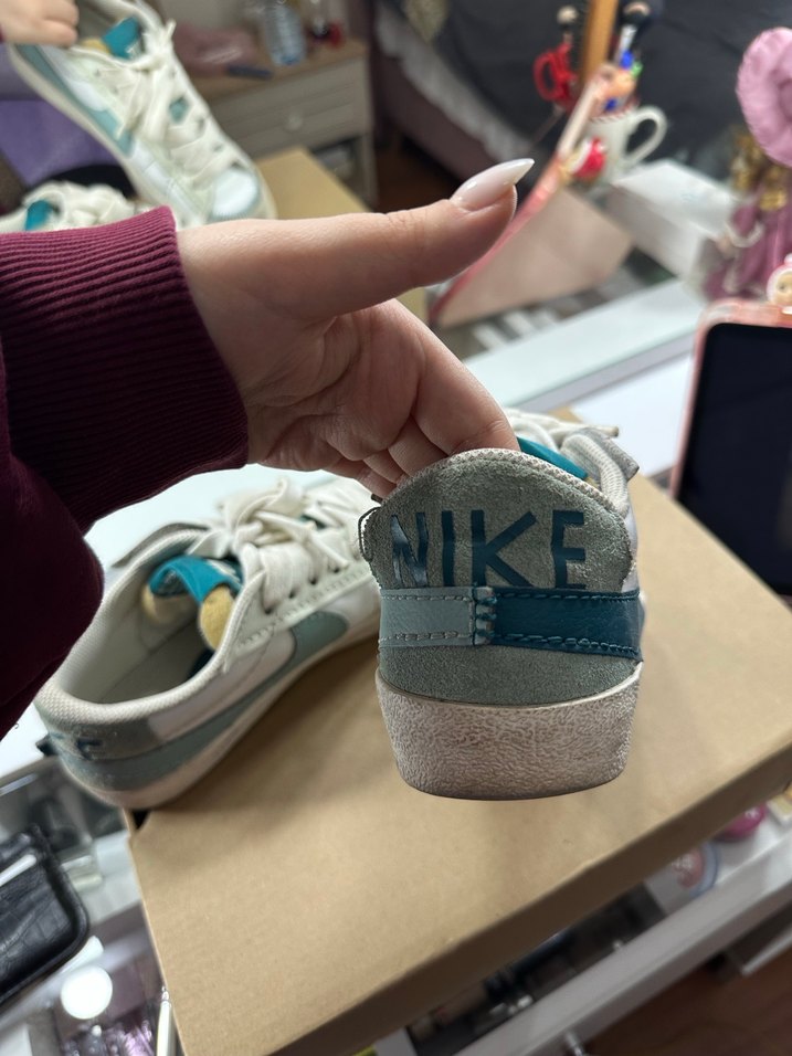 Beyaz ve Mavi Nike Sneakers - Görsel 3