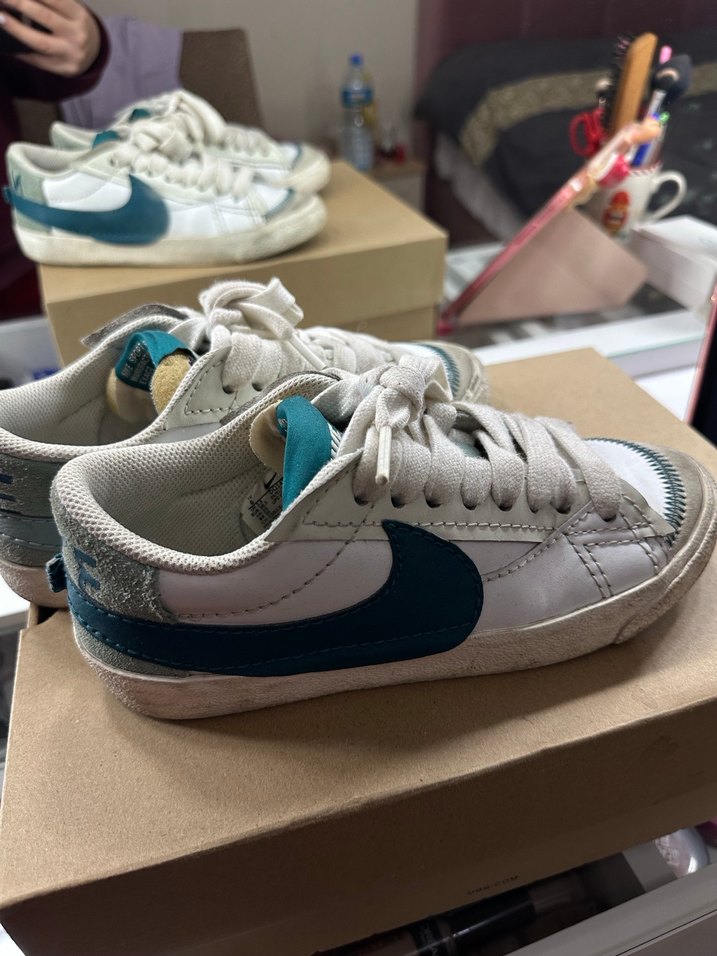 Beyaz ve Mavi Nike Sneakers - Görsel 2