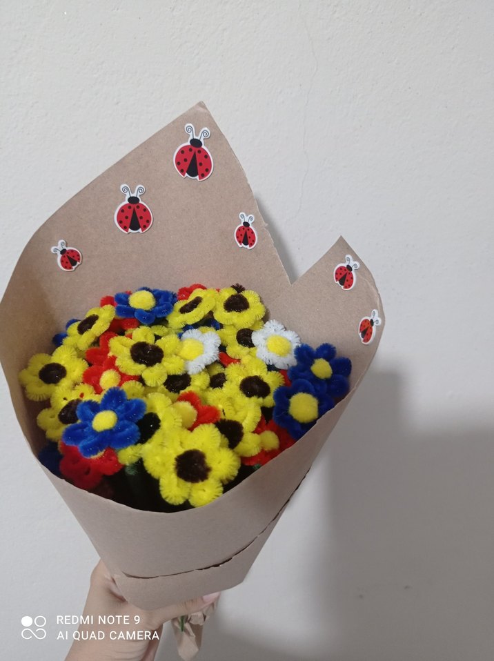 Renkli El Yapımı Pop Kültür Çiçek Demeti - Görsel 2