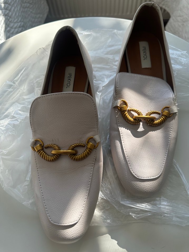 İPEKYOL Zincir Detaylı Beyaz Deri - Görsel 3