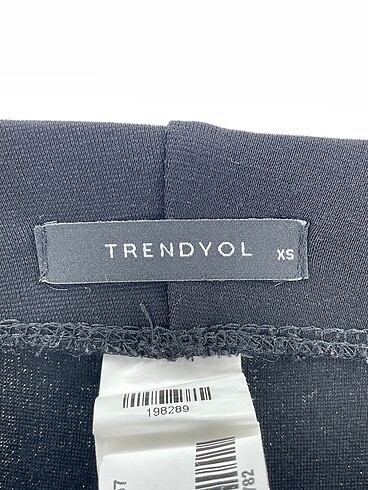 xs Beden siyah Renk Trendyol & Milla Düz Kesim %70 İndirimli.