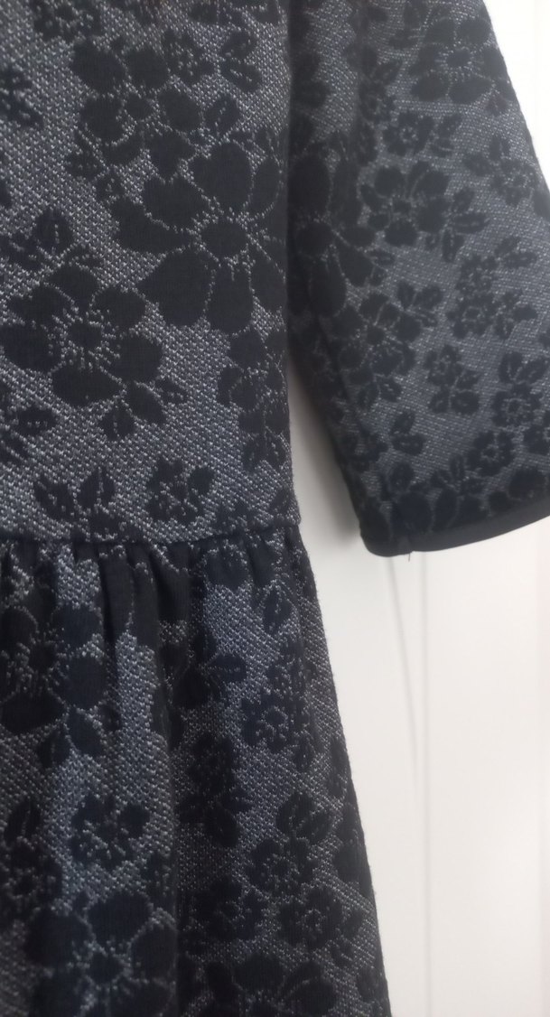 Şık dantel desen görünümlü ,tok kumaş  dokulu elbise - Görsel 3