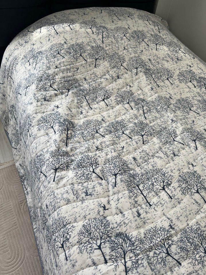 Gri Baskılı Yatak Örtüsü - Görsel 2