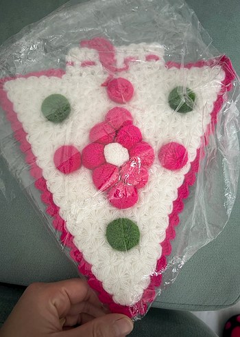 Nakışlı Beyaz Parlak Bebek Önlüğü - Görsel 6