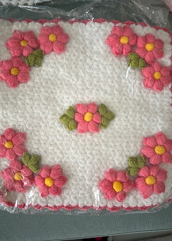 Nakışlı Beyaz Parlak Bebek Önlüğü - Görsel 3