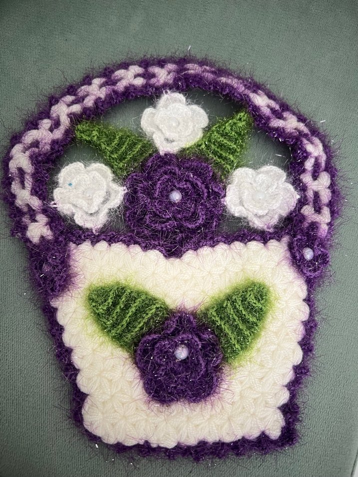 Nakışlı Beyaz Parlak Bebek Önlüğü - Görsel 5