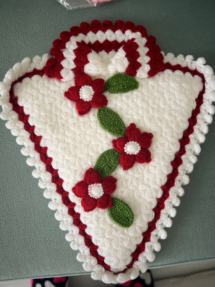 Nakışlı Beyaz Parlak Bebek Önlüğü - Görsel 2