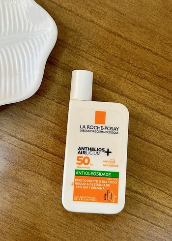La Roche-Posay Anthelios UVMune 400 SPF 50 Yağ Kontrolü - Görsel 3