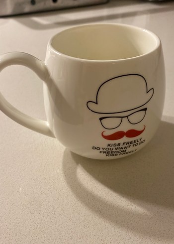 Kırmızı dudak baskılı beyaz kupa - Görsel 2