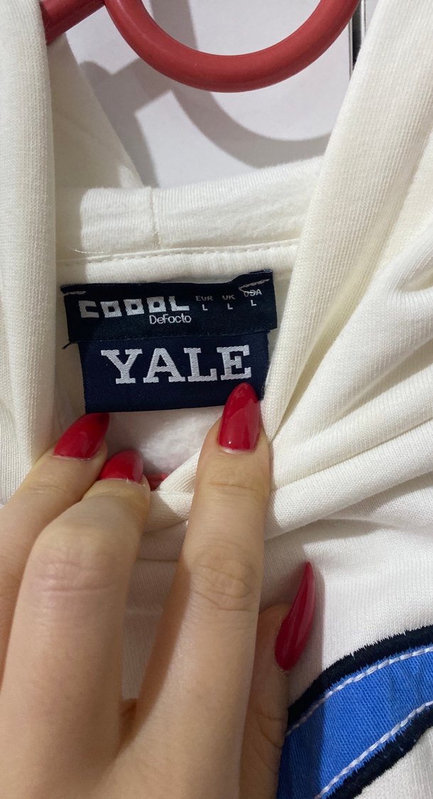 Beyaz V Yaka Baskılı Kadın Sweatshirt - Görsel 3