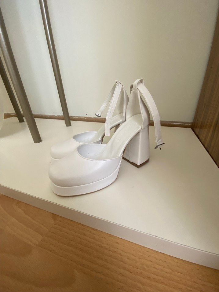 Beyaz Platform Topuklu Tokalı Kadın Ayakkabı (düğün ayakkabısı) - Görsel 3