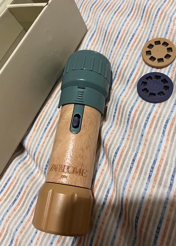 Zara home kids Ahşap Projeksiyonlu El Feneri Oyuncak - Görsel 3