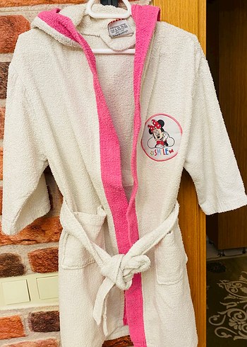 Kız Çocuk Pembe Kapüşonlu Bornoz ve Pijama Seti - Görsel 3