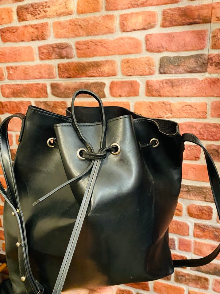 Büzgülü kadın siyah kol çantası - Görsel 4